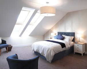 Leadon Bank - Modern Spacious Bedroom