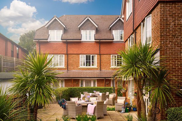 Lakeview, Lightwater, exterior