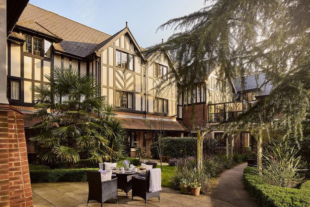 Anya Court, Rugby, exterior