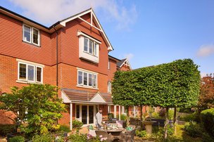 Alexandra Grange, Wokingham, front of home 