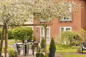 Greenhill Manor, Merthyr Tydfil, garden seating