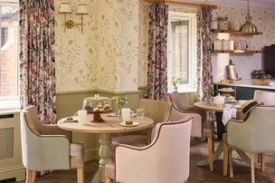 Anya Court, Rugby, lounge