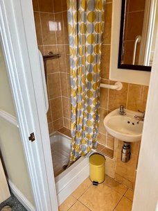 Ashley Gardens, bathroom 