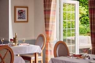 Chamberlain Court, Tunbridge Wells, patio dining