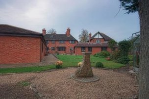 Linford Grange, Newport, garden 