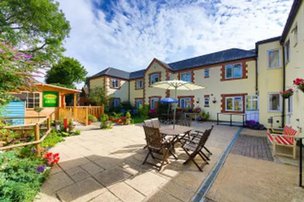 Woodbine Manor Care Home in Bognor Regis garden