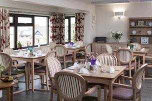 Henlow Court in Dursley - Dining room