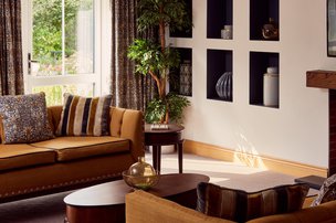 Banstead Manor, Surrey, communal seating