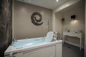 Airthrey Care Home, bathroom 