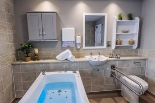 Edingley Lodge, Newark-on-Trent, bath