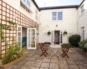 Ashton Manor, Wrecclesham, courtyard