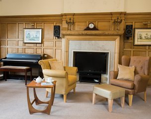 Field House, Harpenden, lounge