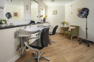 Lent Rise House in Slough - Salon