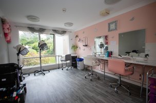 Thorndale - hair salon