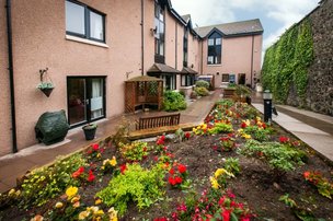 Kynnaird House, garden area 