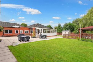 Alsley Lodge in Ormskirk, garden