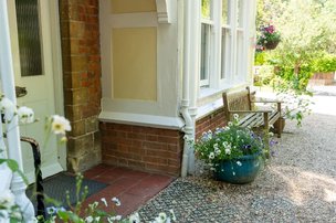 Coombe House in Streatley-on-Thames, bench