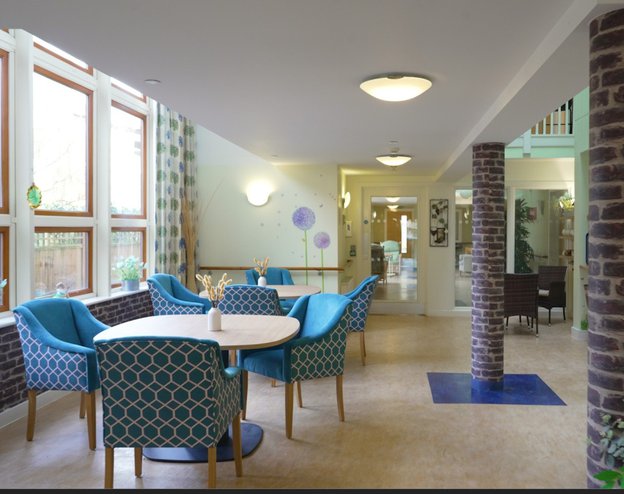 Mill River Lodge - modern dining area
