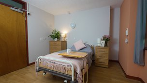 Plas Cae Crwn Care Home - Bright bedroom