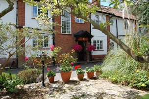 Moorlands in Barton on Sea - garden