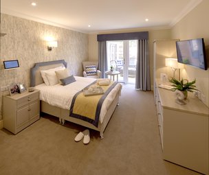 Squires Mews In Northampton: Bedroom with Slippers