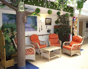 Elizabeth House - Bright Seating Area in Hallway