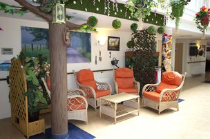 Elizabeth House - Bright Seating Area in Hallway