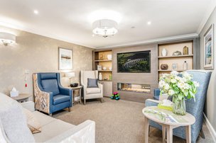 Tudor House, Bristol, lounge