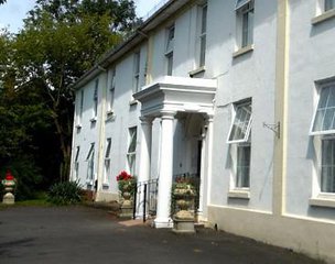Bedwardine House, Rushwick, entrance