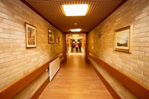 Maes-y-Wennol Care Home - wide hallway