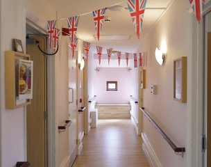 The Belleview ABI Unit - hallway with bunting