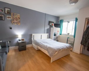 Urmston House Bristol, bedroom 