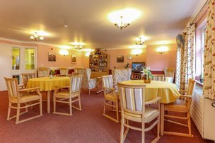 Elm Lodge, Ealing, dining area
