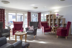 Lewin House in Aylesbury - Lounge