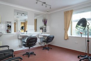 Lewin House in Aylesbury - Salon