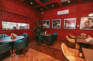 Arlington Grove, Bristol, themed restaurant 