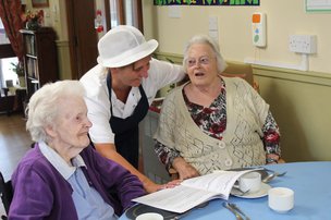 Llwyn Teg Care Home - Chef speaking with residents