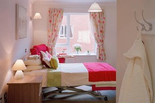 Chilterns Court Care Centre in Henley-on-Thames - Bedroom