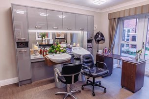 Silverbirch House, Guildford, salon