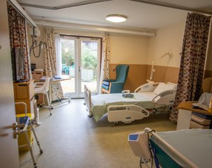 Ledbury Intermediate Care Unit - Large spacious bedroom