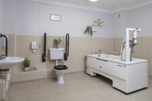 Charry Garth in High Wycombe - Bathroom