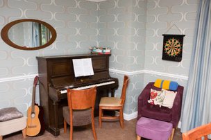 Jubilee Lodge in Cheltenham - Lounge and piano