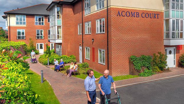 Acomb Court, Exterior