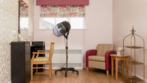 Acorn Meadow, Hair Salon
