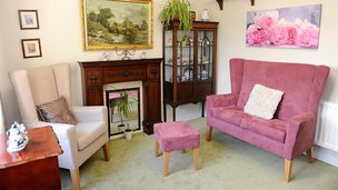 Admirals Reach, Lounge