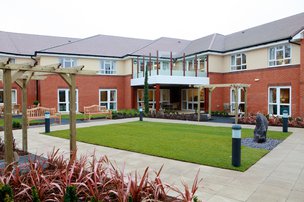 Latimer Court, Courtyard Exterior