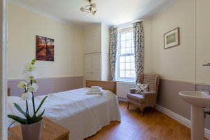 Aldringham Court, Suffolk, bedroom 