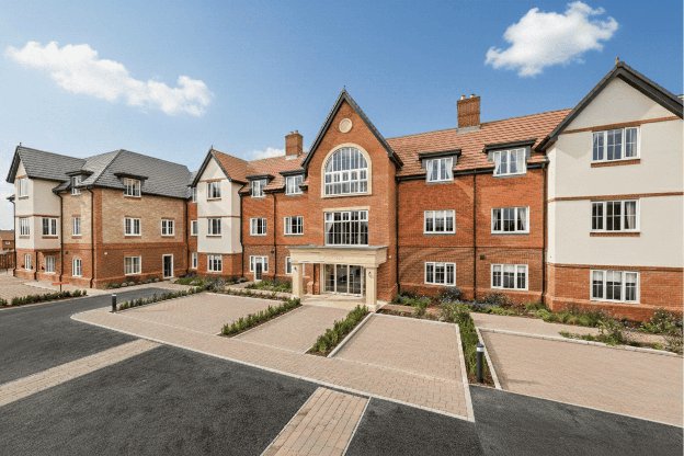 Aston Manor in Aylesbury - Front of home