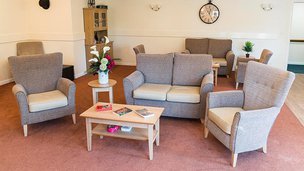 Ashgrove, Lounge Clock