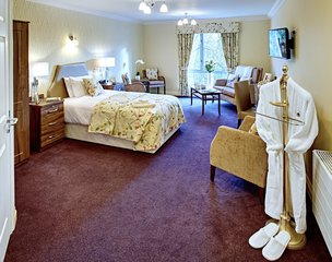 Avalon Court Care Home Coventry bedroom